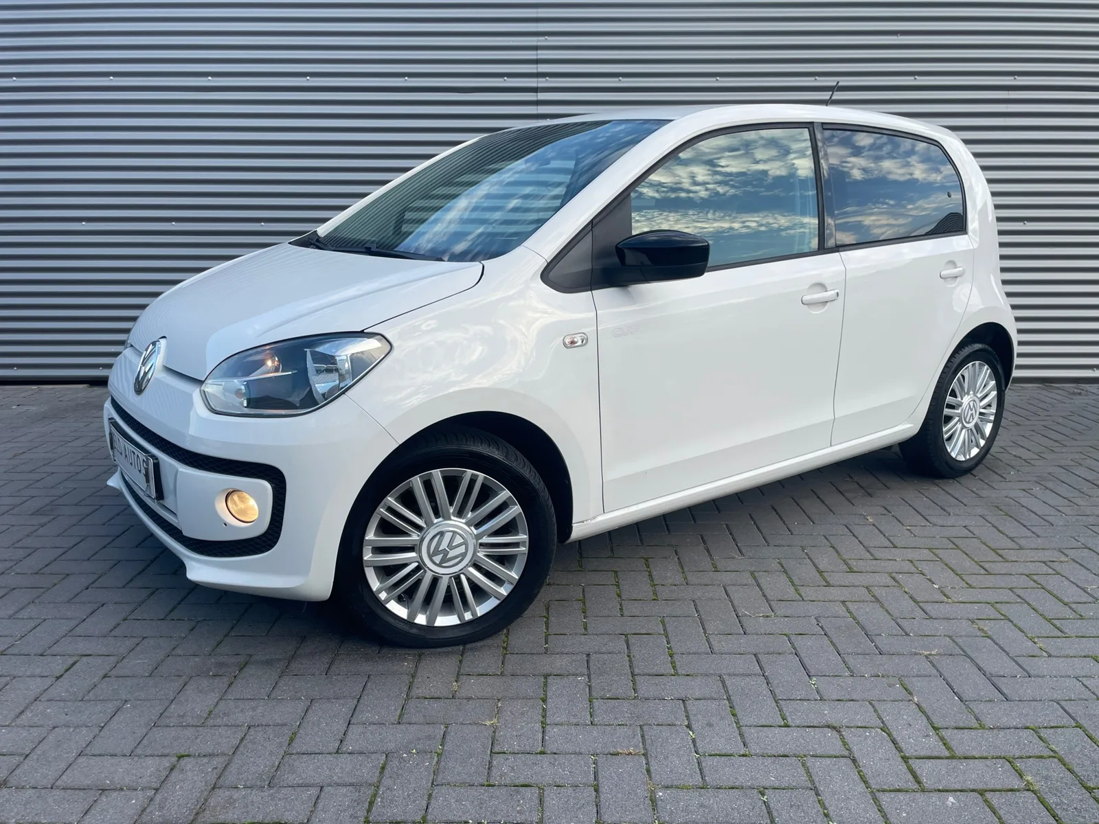 Volkswagen Up! (2014) — foto 1