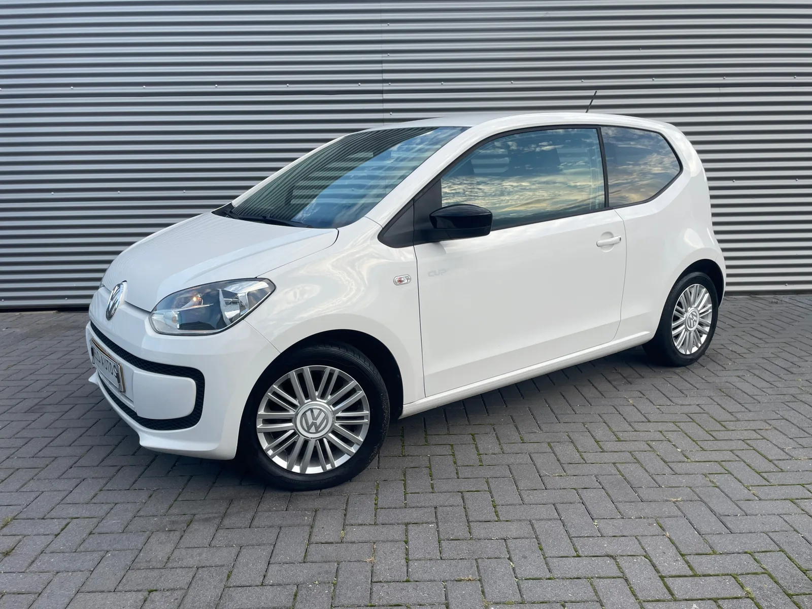 Volkswagen Up! (2015) — foto 1