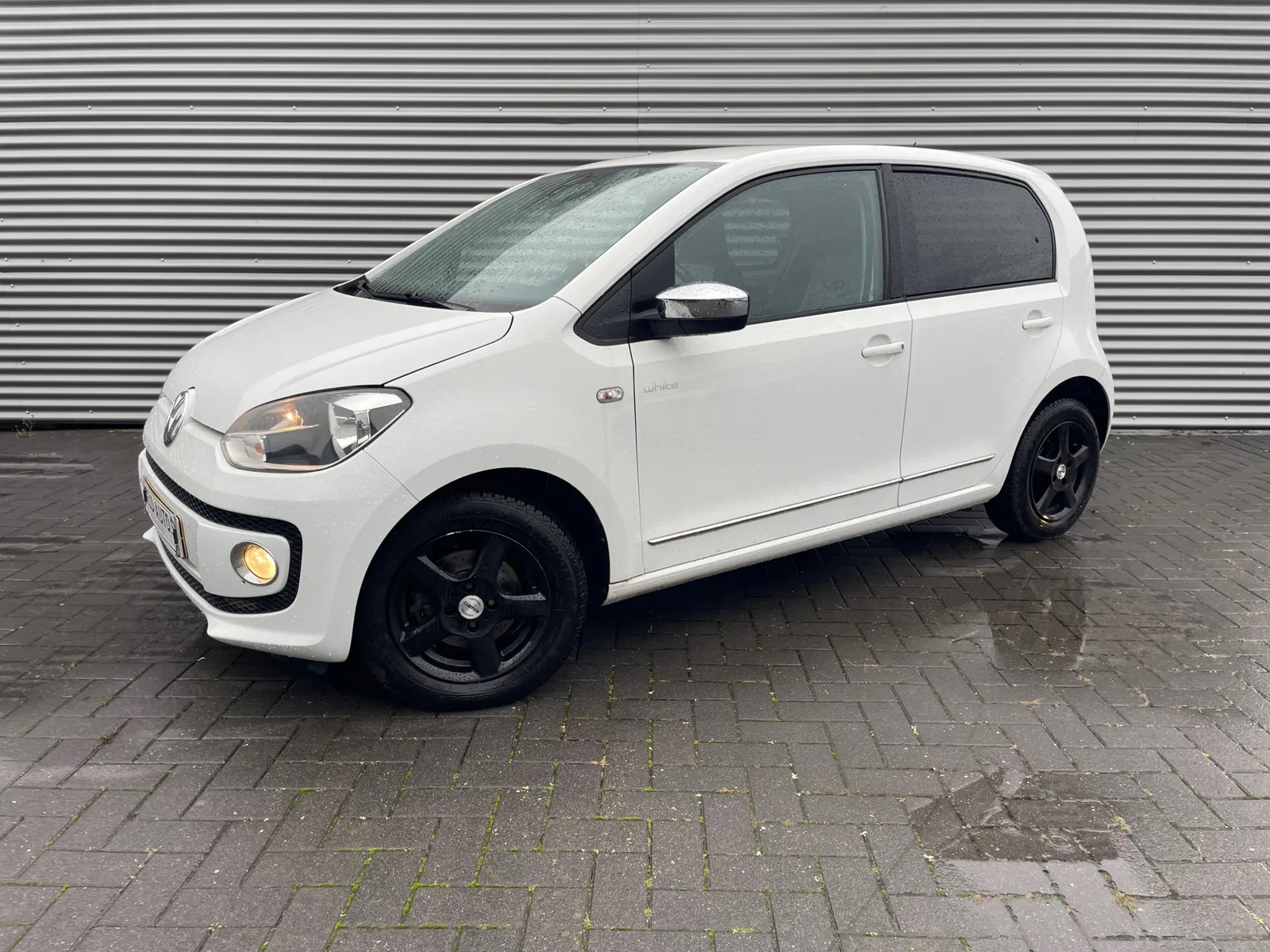 Volkswagen Up! (2012) — foto 1