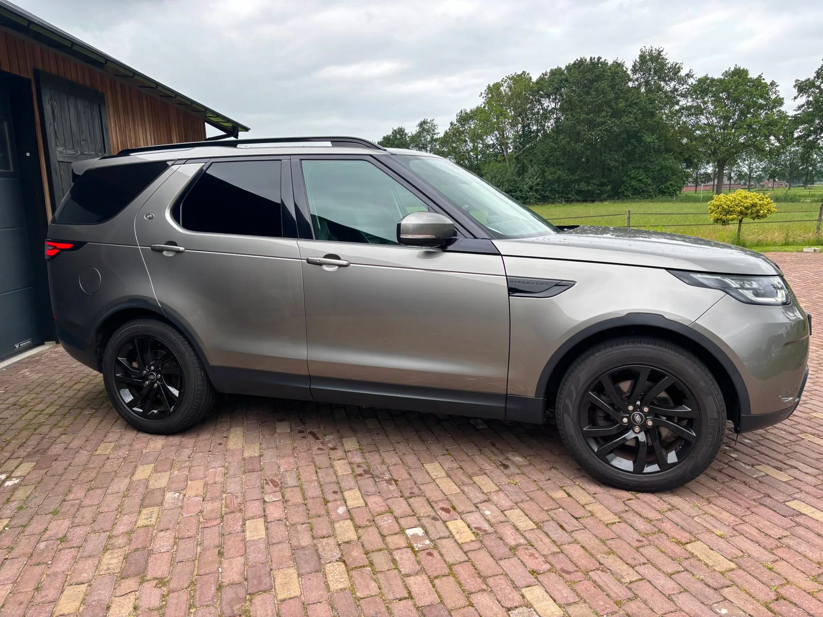 Land Rover Discovery (2018) — foto 1