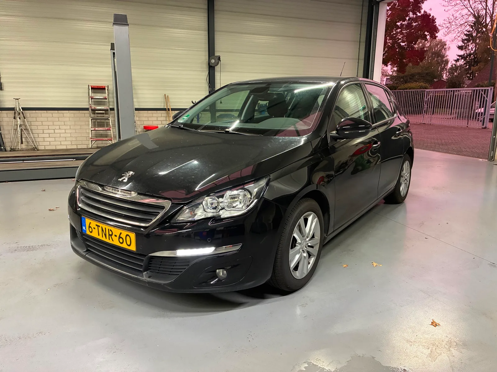 Peugeot 308 (2014) — foto 1