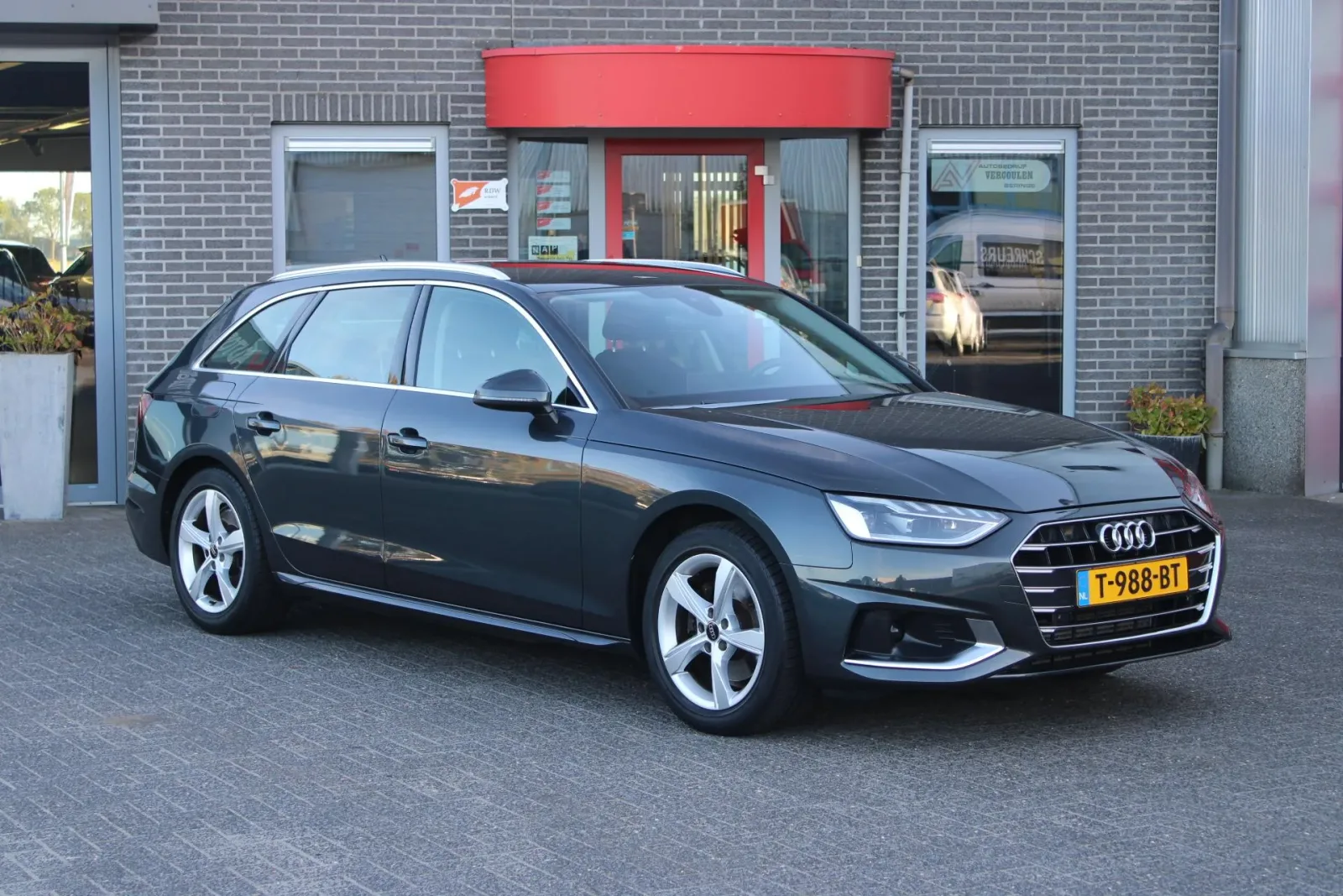 Audi A4 (2023) — foto 1