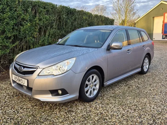 Subaru Legacy (2011) — foto 1