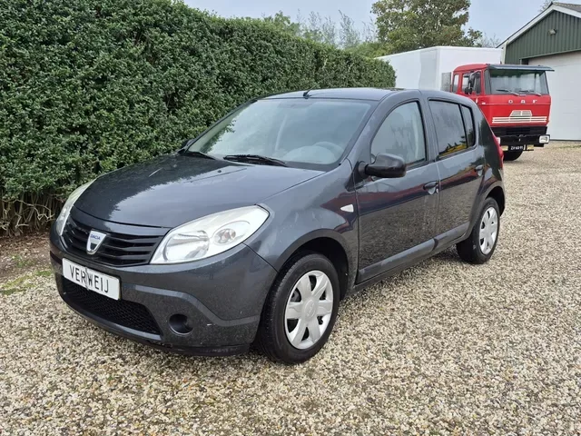 Dacia Sandero (2008) — foto 1