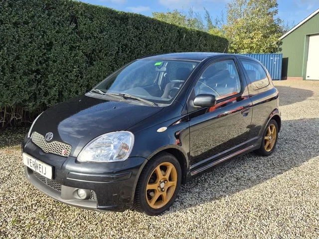 Toyota Yaris (2003) — foto 1