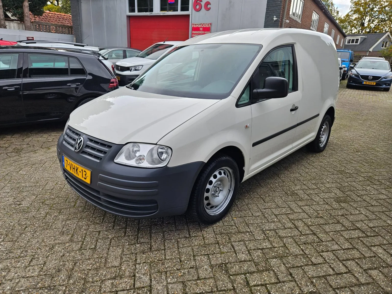Volkswagen Caddy (2010) — foto 1