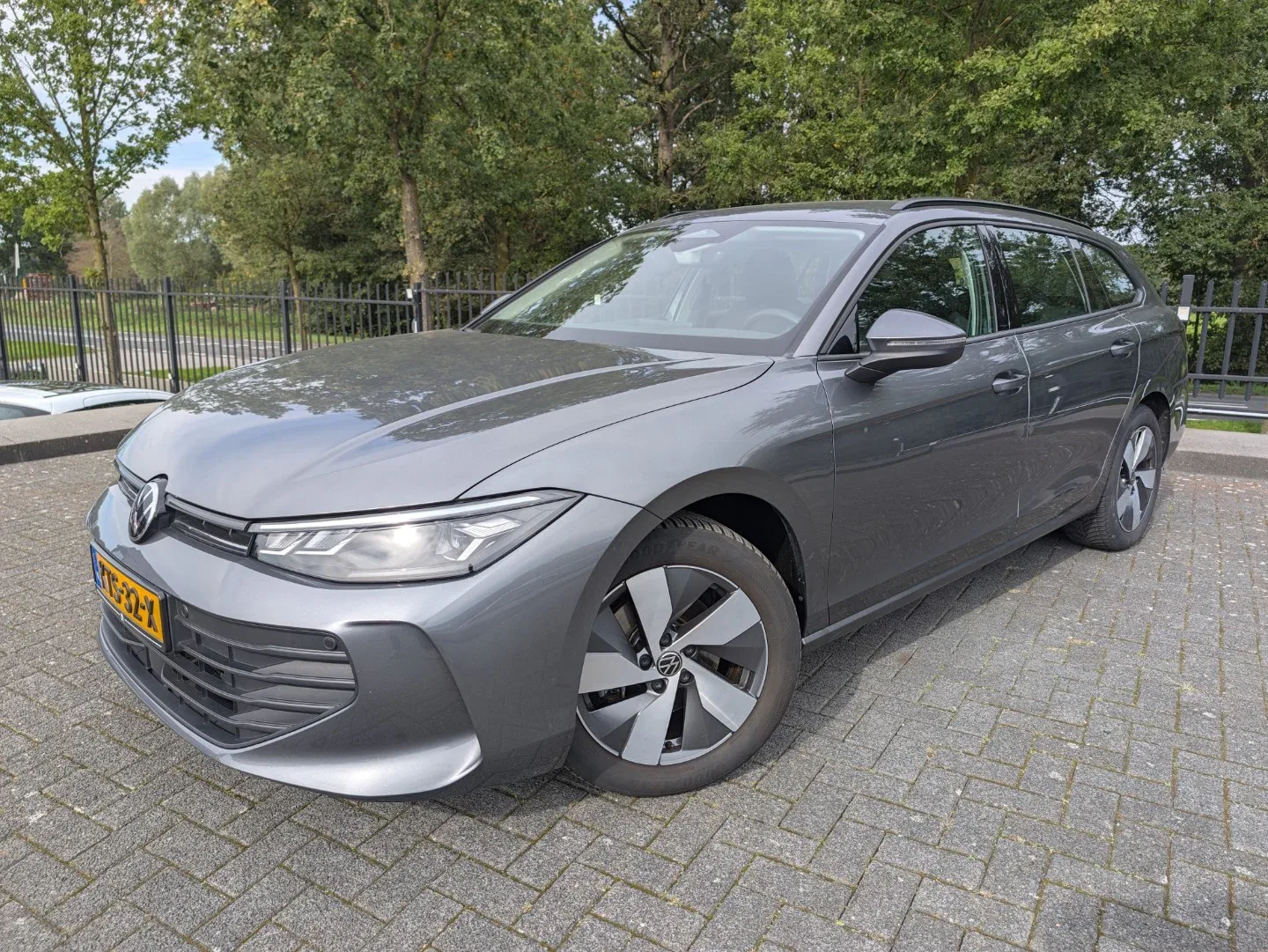 Volkswagen Passat (2024) — foto 1