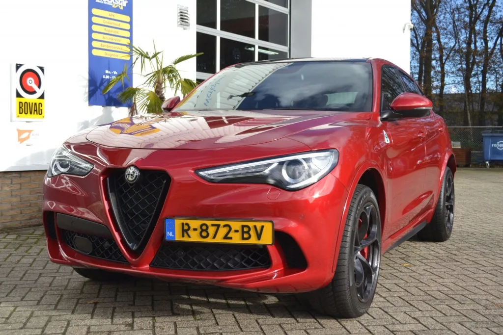 Alfa Romeo Stelvio (2018) — foto 1