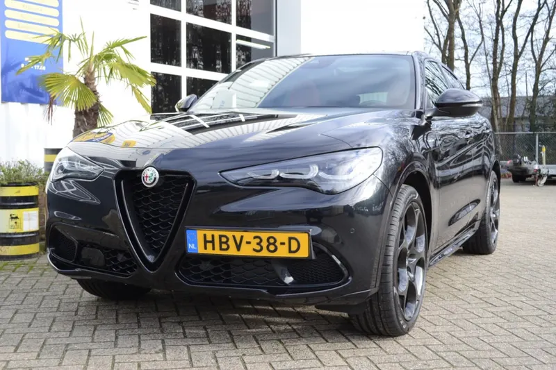 Alfa Romeo Stelvio (2023)