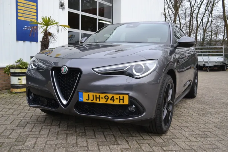 Alfa Romeo Stelvio (2023)