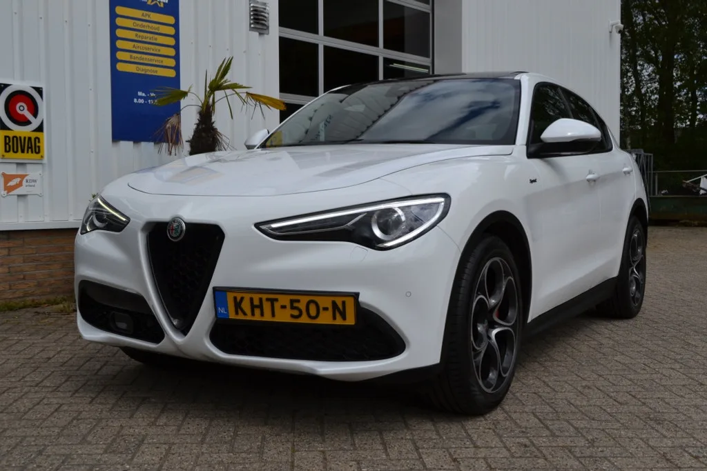 Alfa Romeo Stelvio (2021) — foto 1