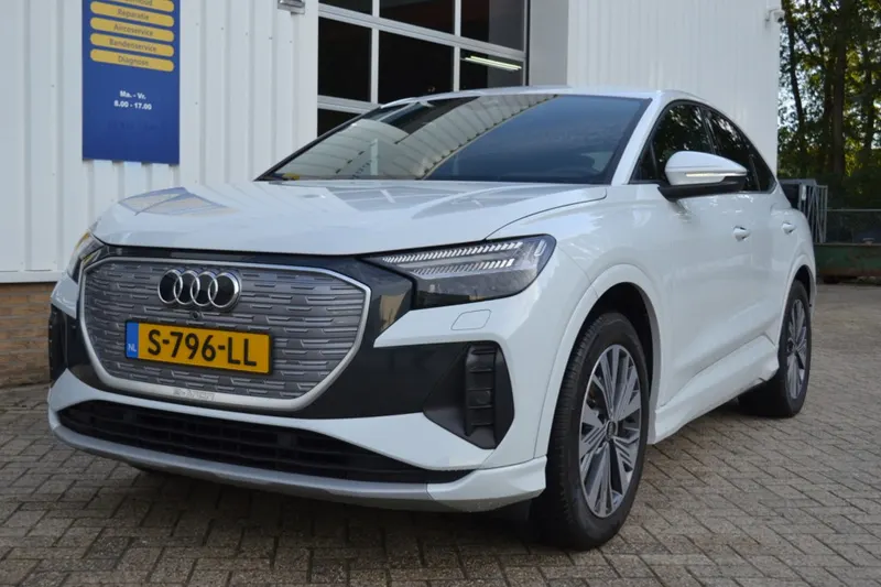 Audi Q4 e-tron (2023)
