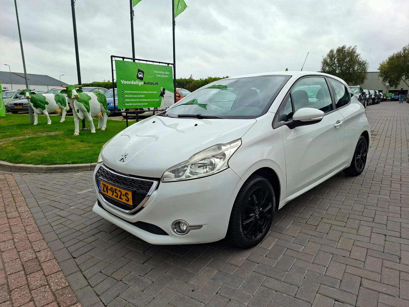Peugeot 208 (2012) — foto 1
