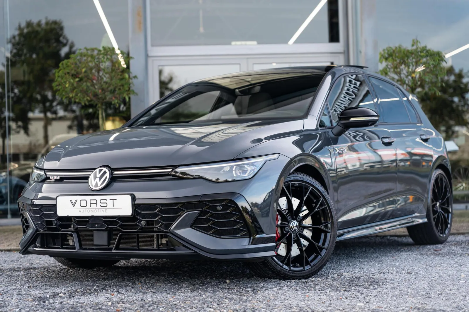 Volkswagen Golf (2024) — foto 1