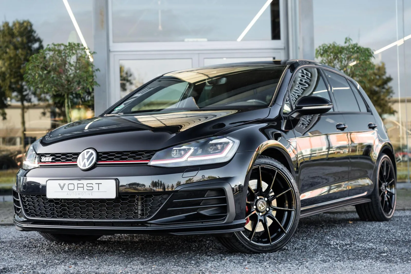 Volkswagen Golf (2019) — foto 1