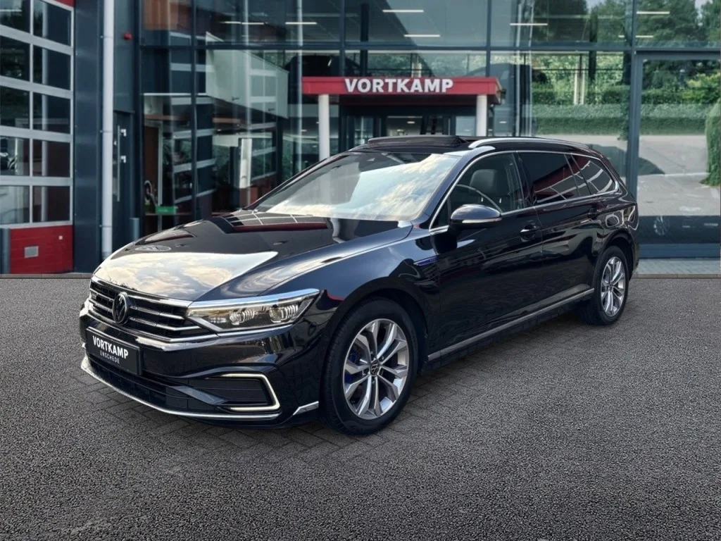 Volkswagen Passat (2021) — foto 1