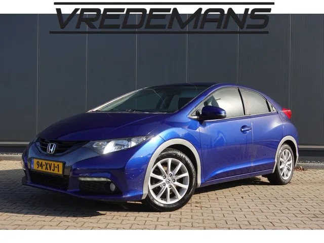Honda Civic (2012) — foto 1