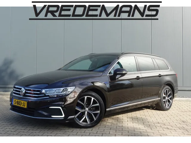 Volkswagen Passat (2019) — foto 1