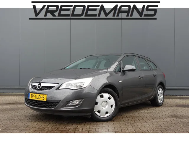 Opel Astra (2012) — foto 1