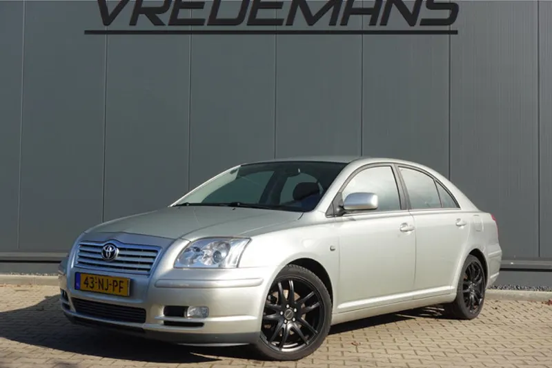 Toyota Avensis (2003)
