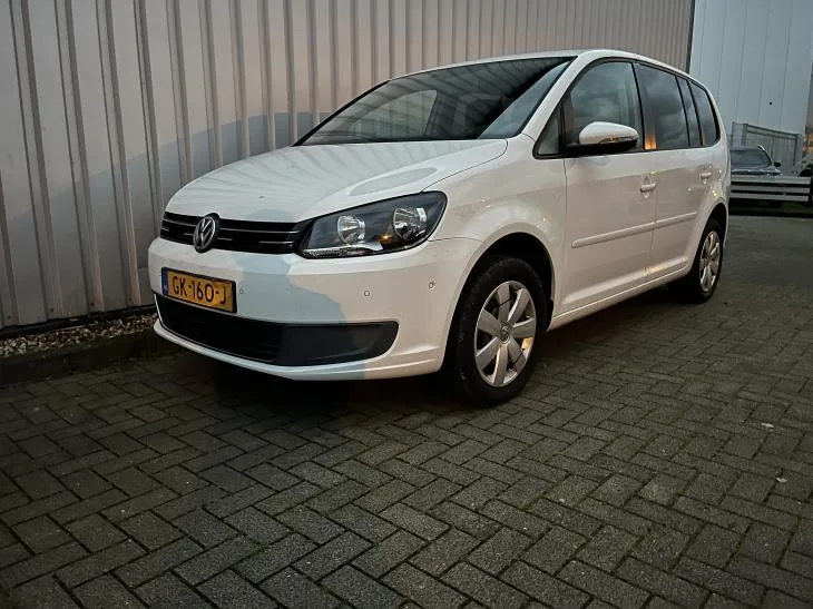 Volkswagen Touran (2015) — foto 1