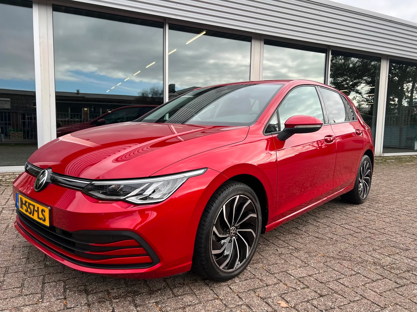 Volkswagen Golf (2022) — foto 1