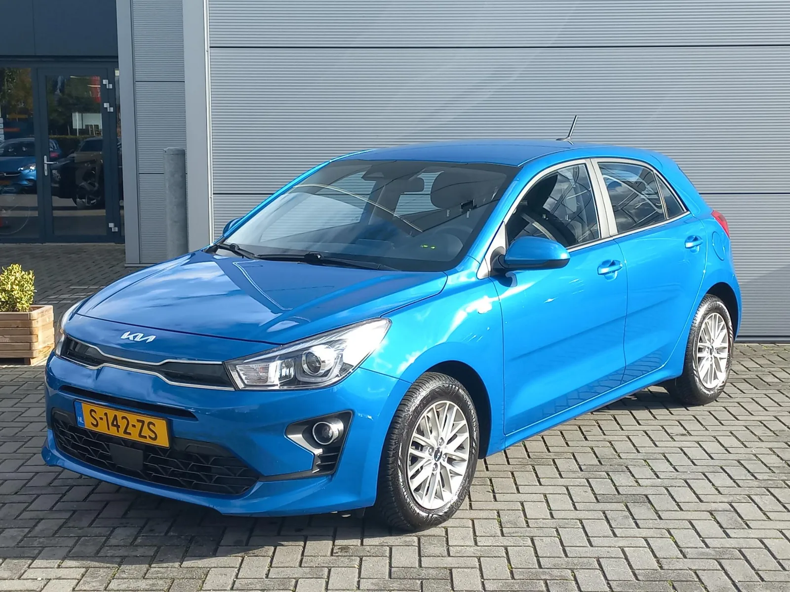 Kia Rio (2023) — foto 1