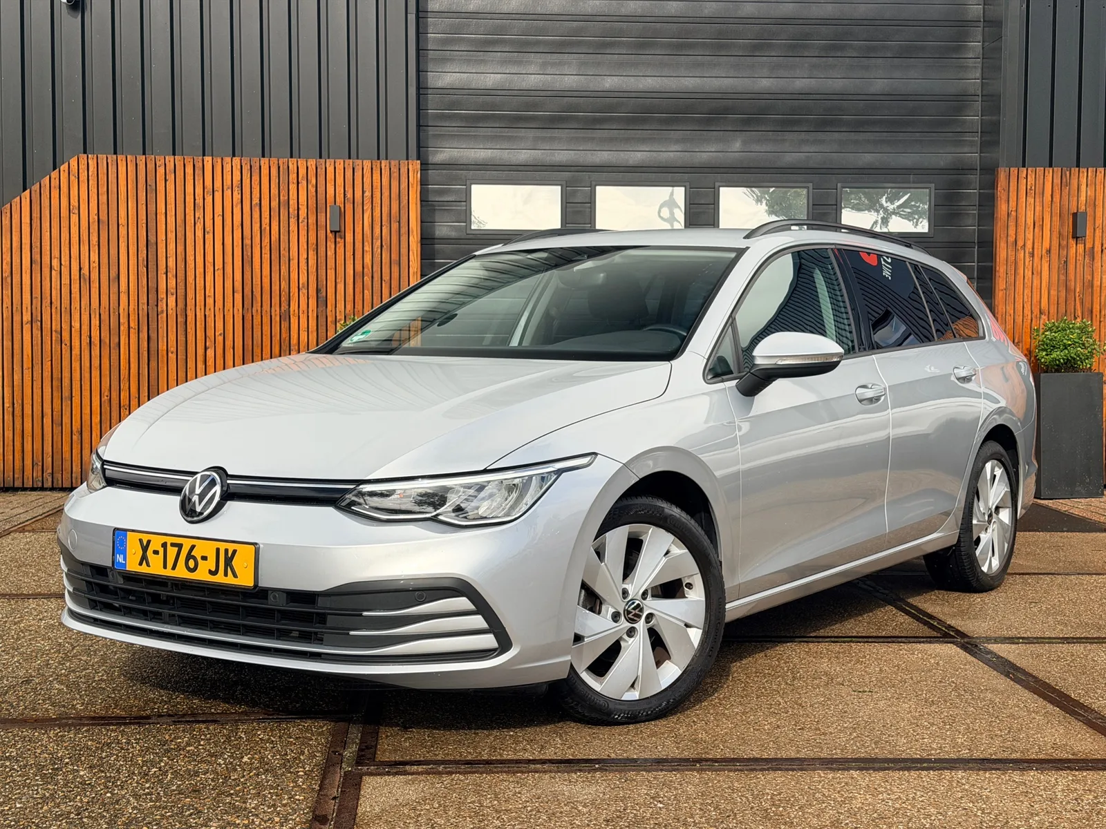 Volkswagen Golf (2021) — foto 1