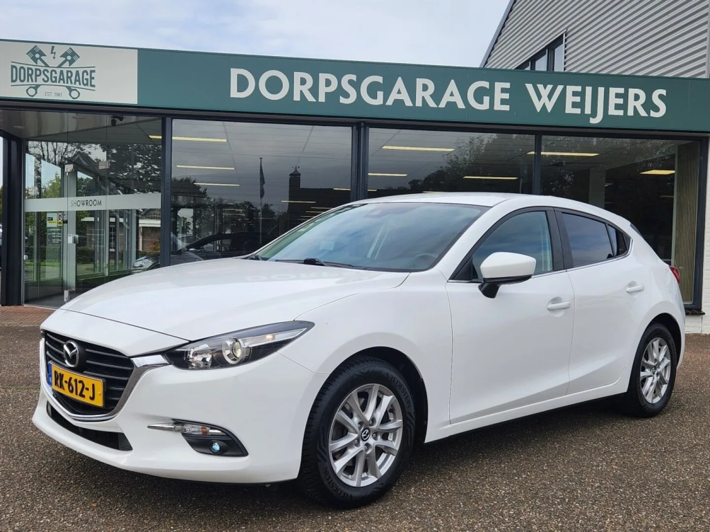Mazda 3 (2017) — foto 1