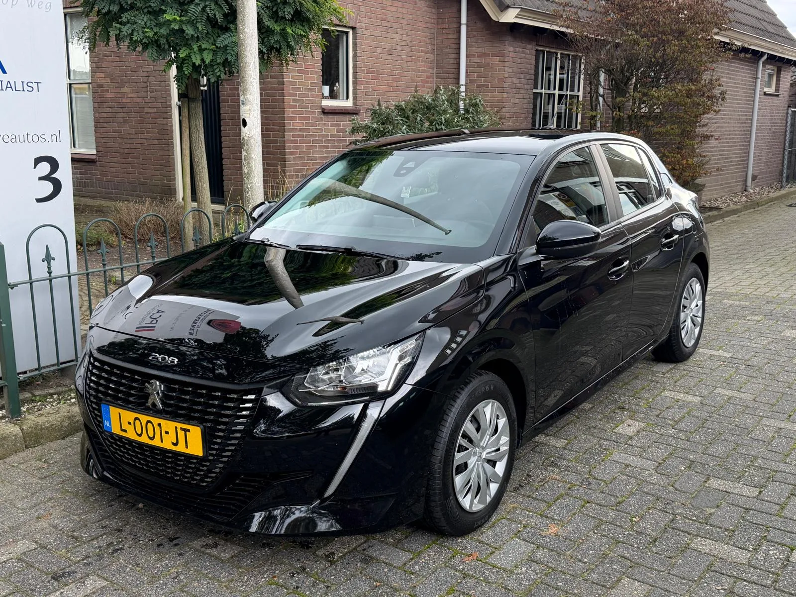 Peugeot 208 (2021) — foto 1