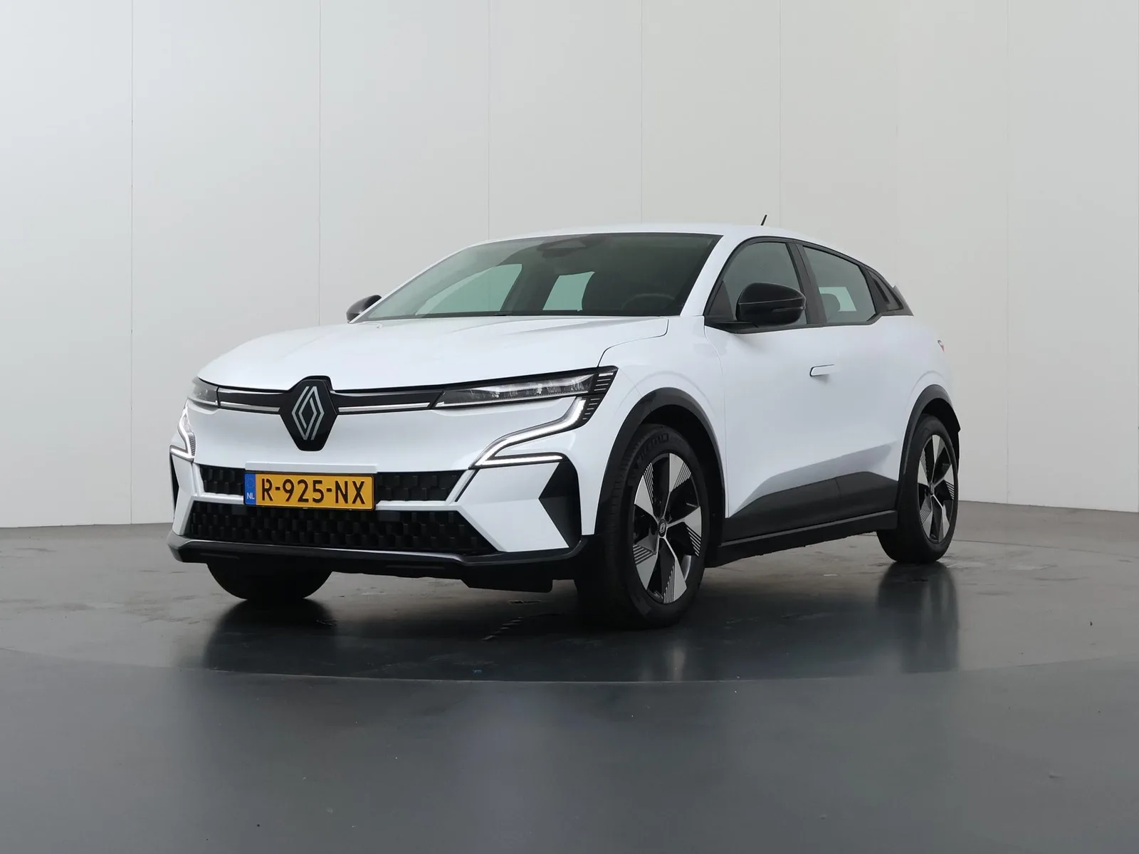 Renault Mégane E-Tech (2022) — foto 1