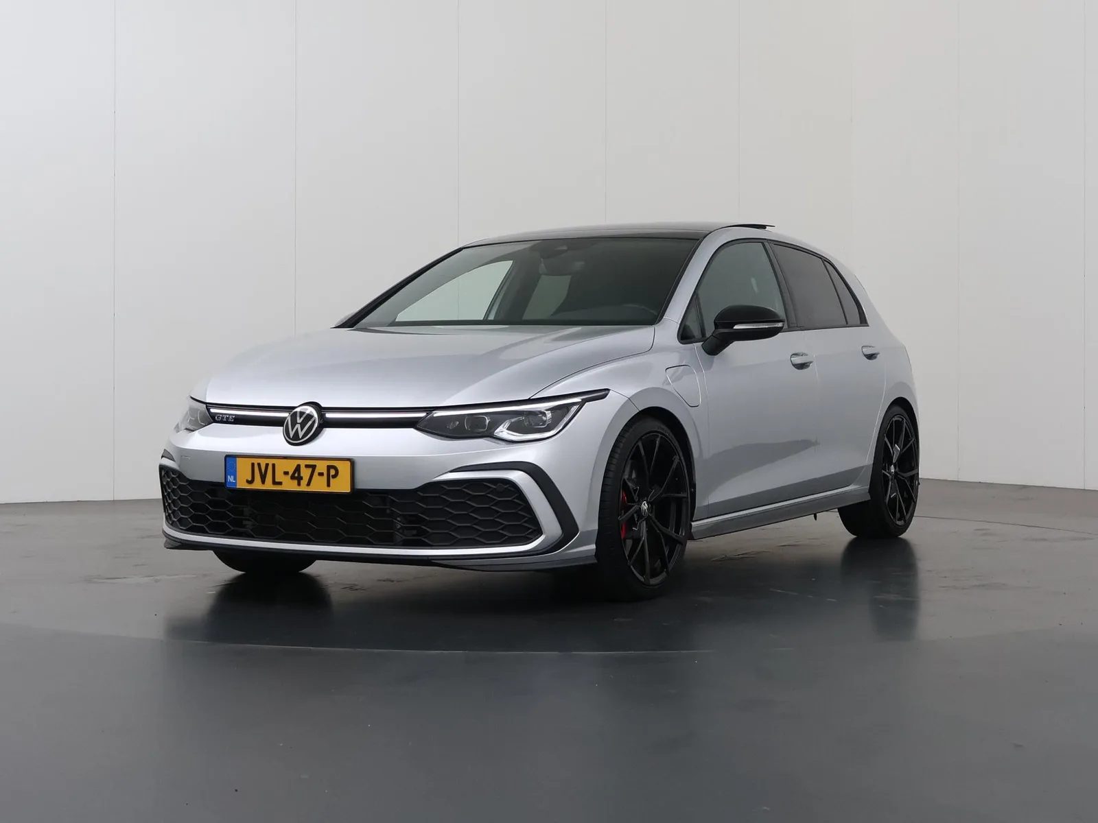 Volkswagen Golf (2022) — foto 1