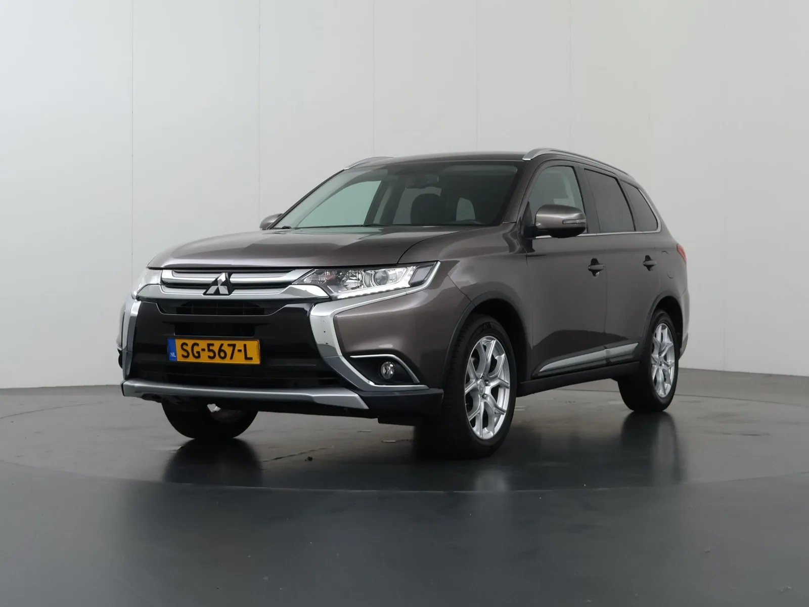 Mitsubishi Outlander (2018) — foto 1