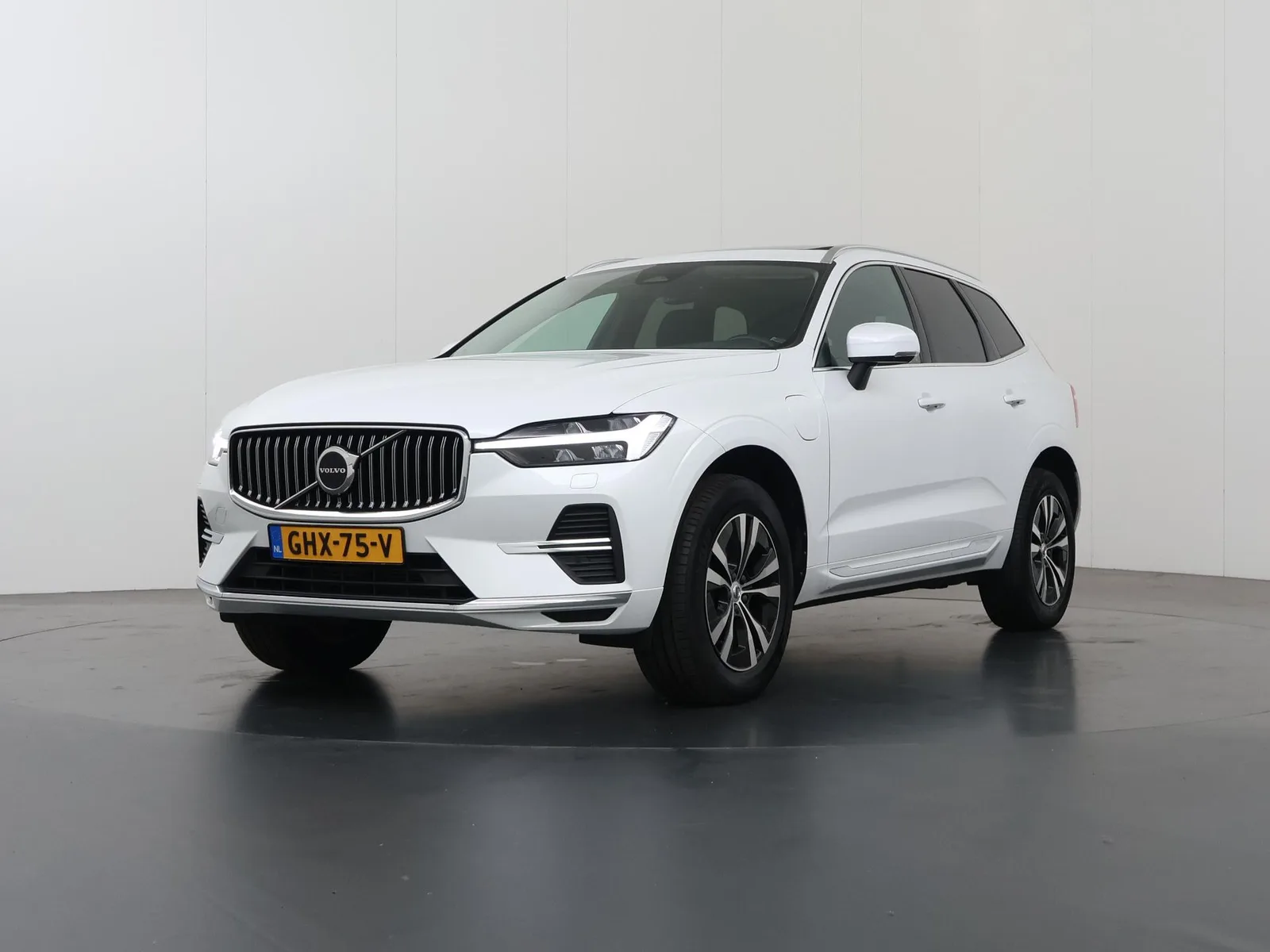 Volvo XC60 (2022) — foto 1
