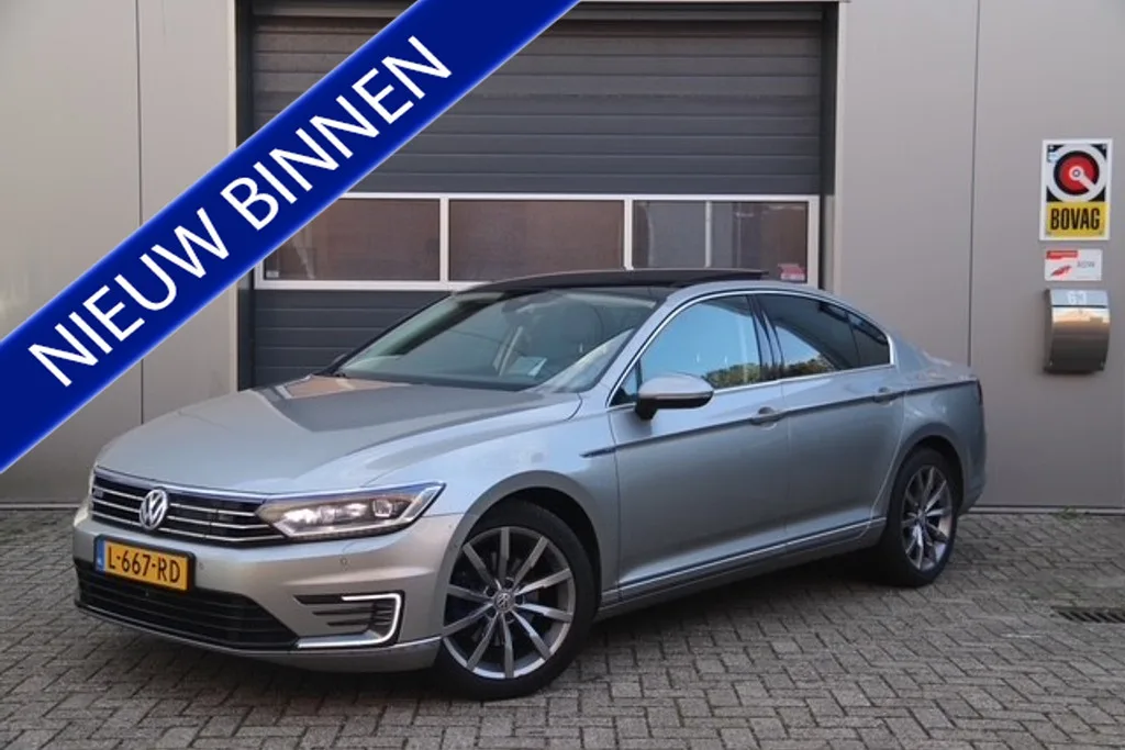 Volkswagen Passat (2015) — foto 1