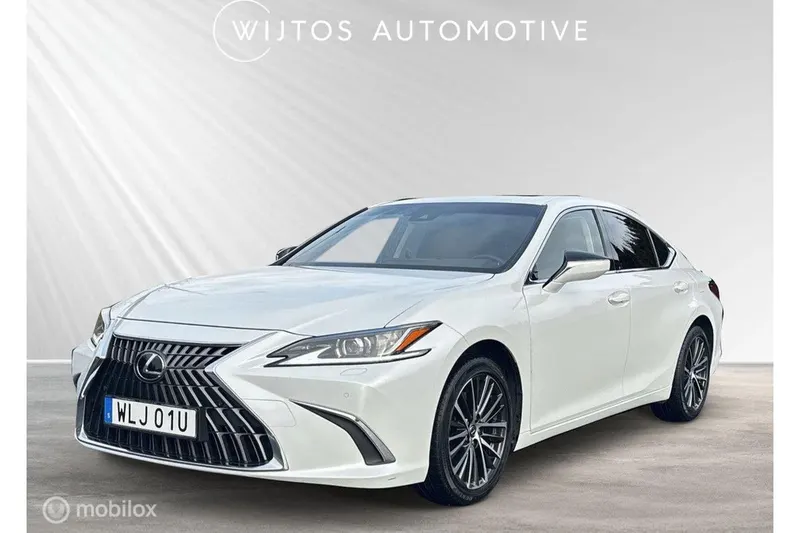 Lexus ES (2023)