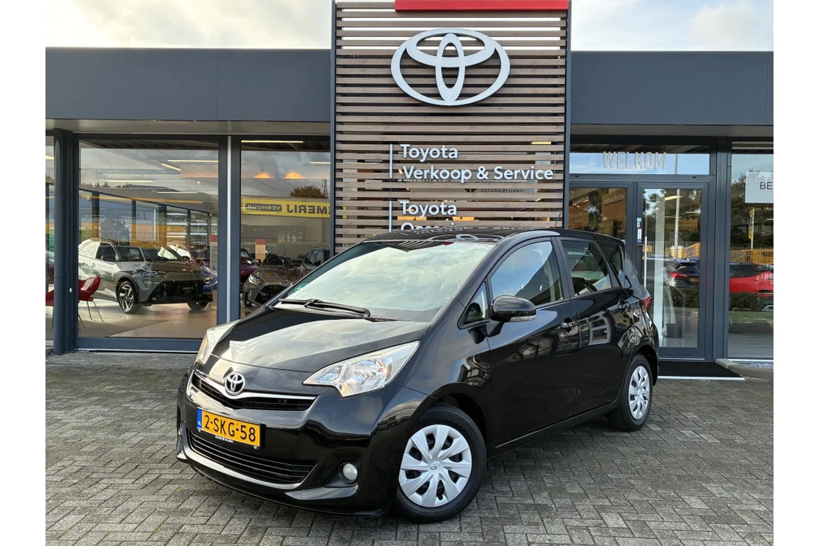 Toyota Verso S (2013) — foto 1