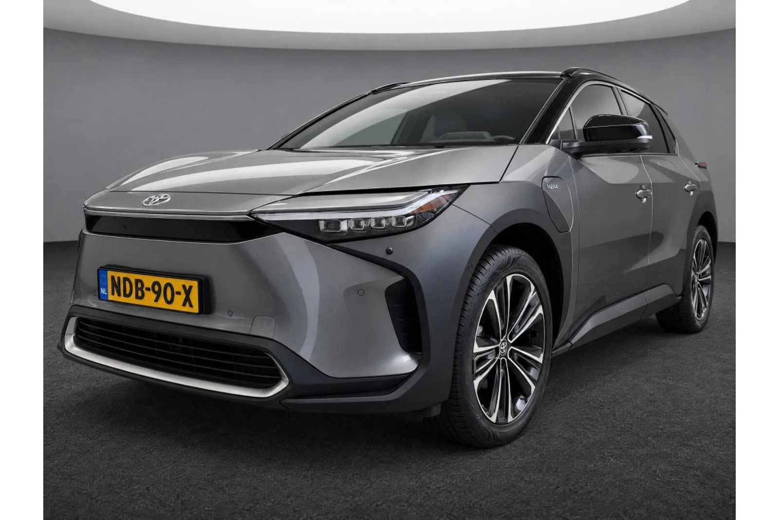 Toyota bZ4X (2025) — foto 1