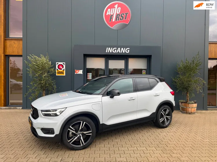 Volvo XC40 (2021) — foto 1