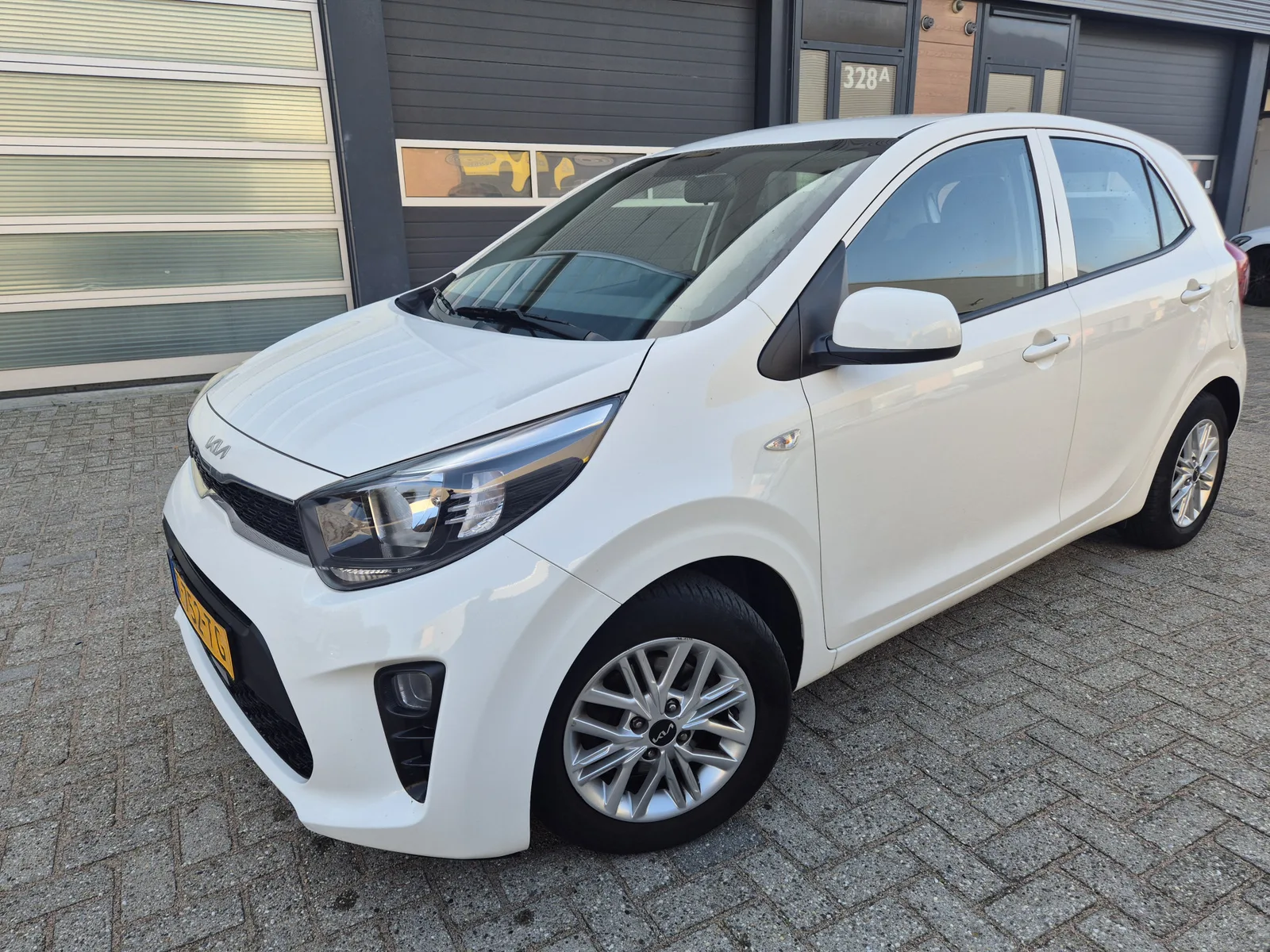Kia Picanto (2023) — foto 1