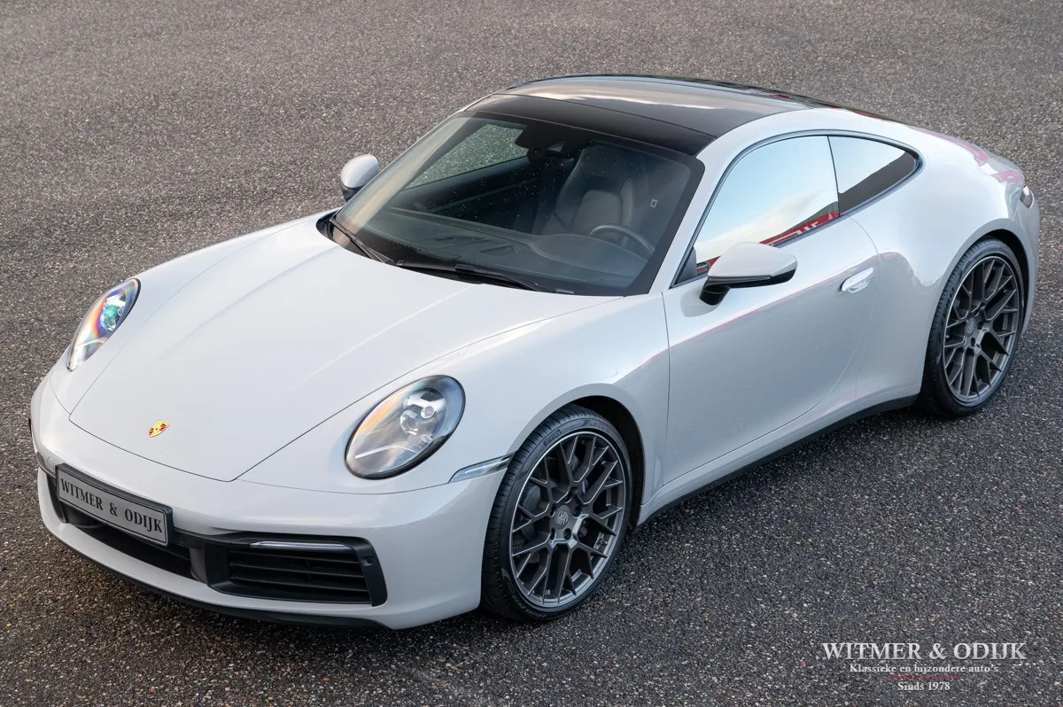Porsche 911 (2020) — foto 1