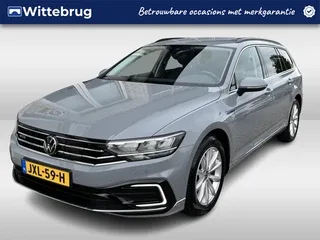Volkswagen Passat (2022) — foto 1