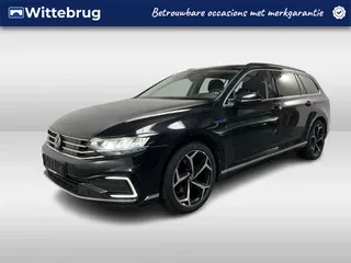 Volkswagen Passat (2022) — foto 1