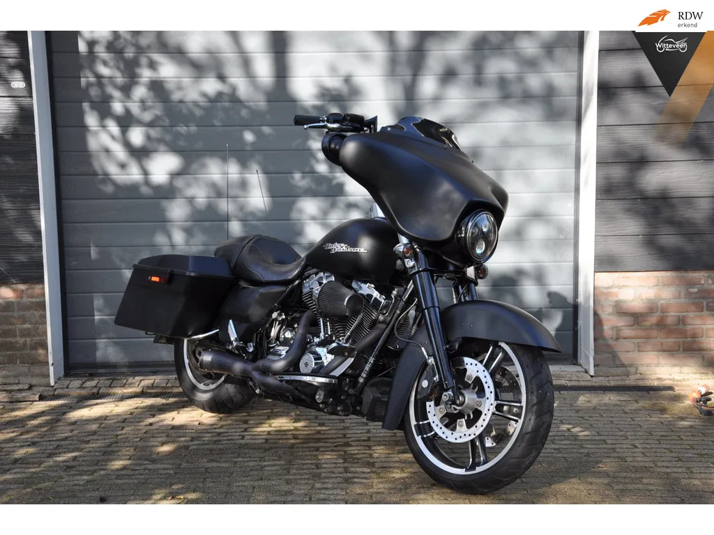 Harley-Davidson Street Glide (2012) — foto 1
