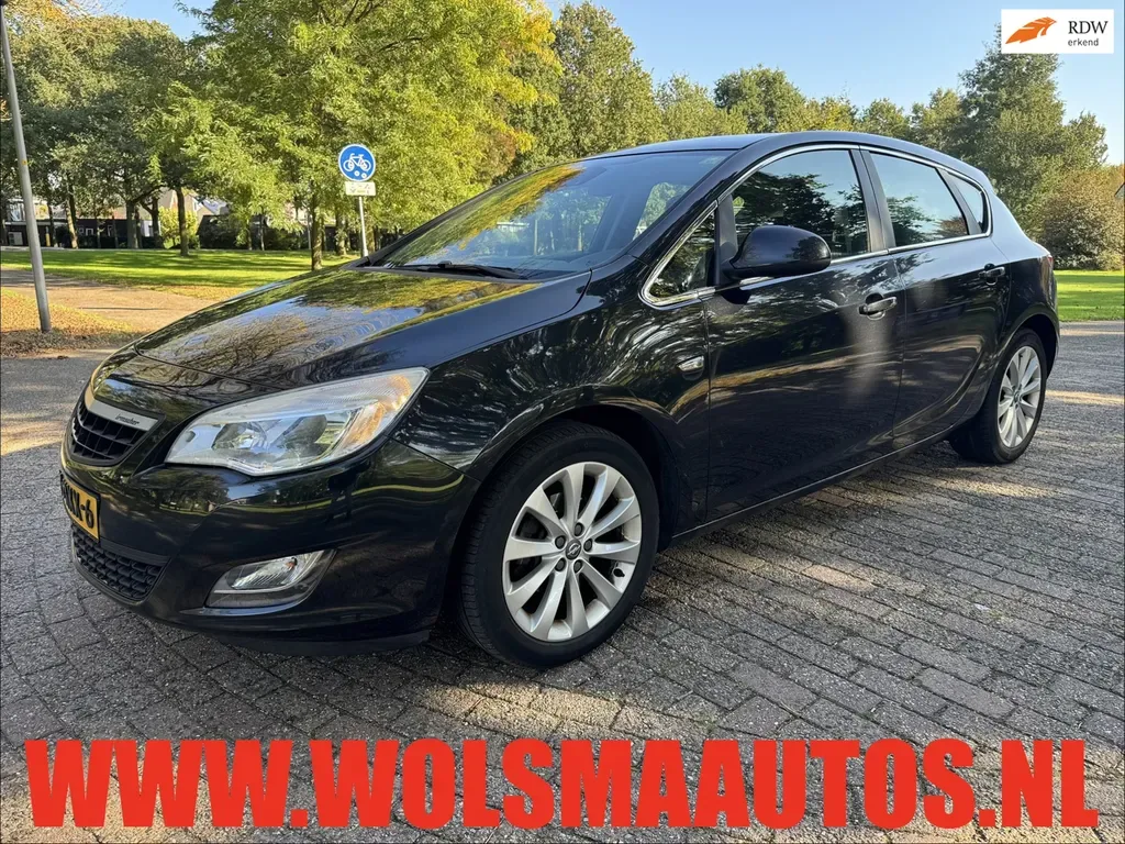 Opel Astra (2012) — foto 1