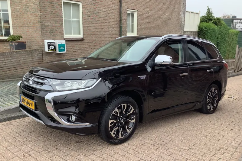 Mitsubishi Outlander (2015)