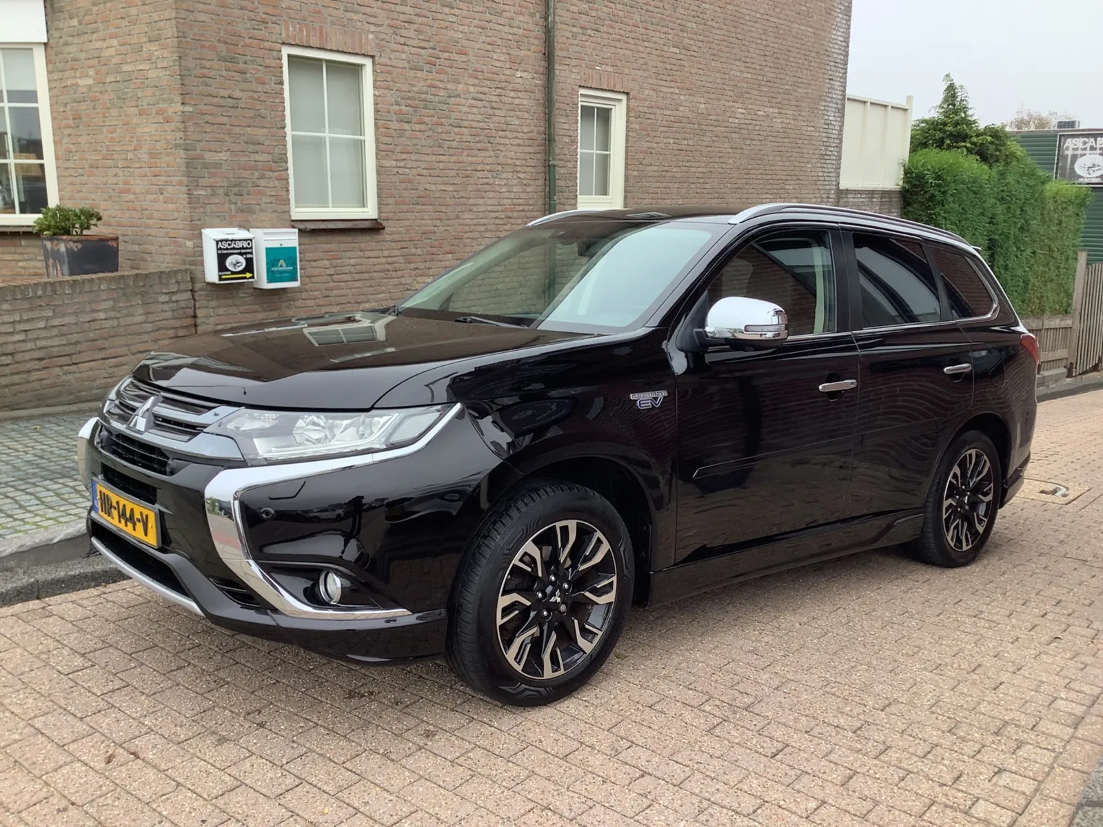 Mitsubishi Outlander (2015) — foto 1