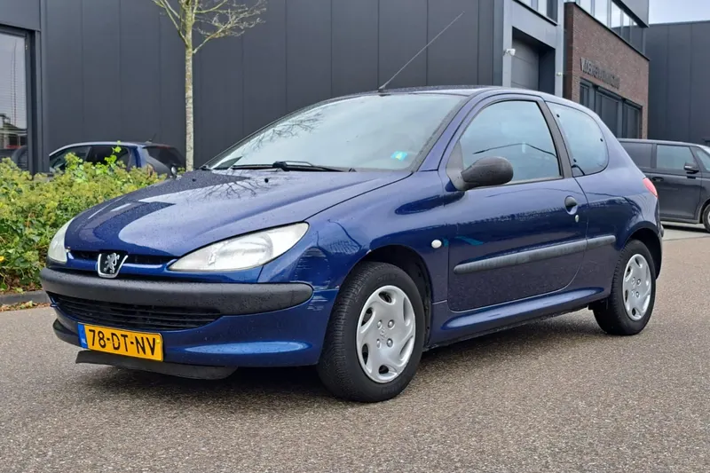 Peugeot 206 (2000)