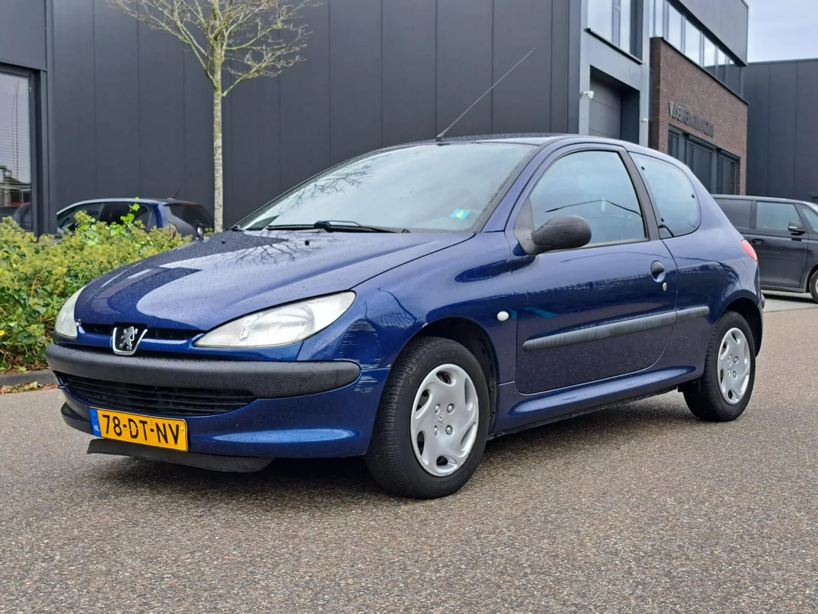 Peugeot 206 (2000) — foto 1