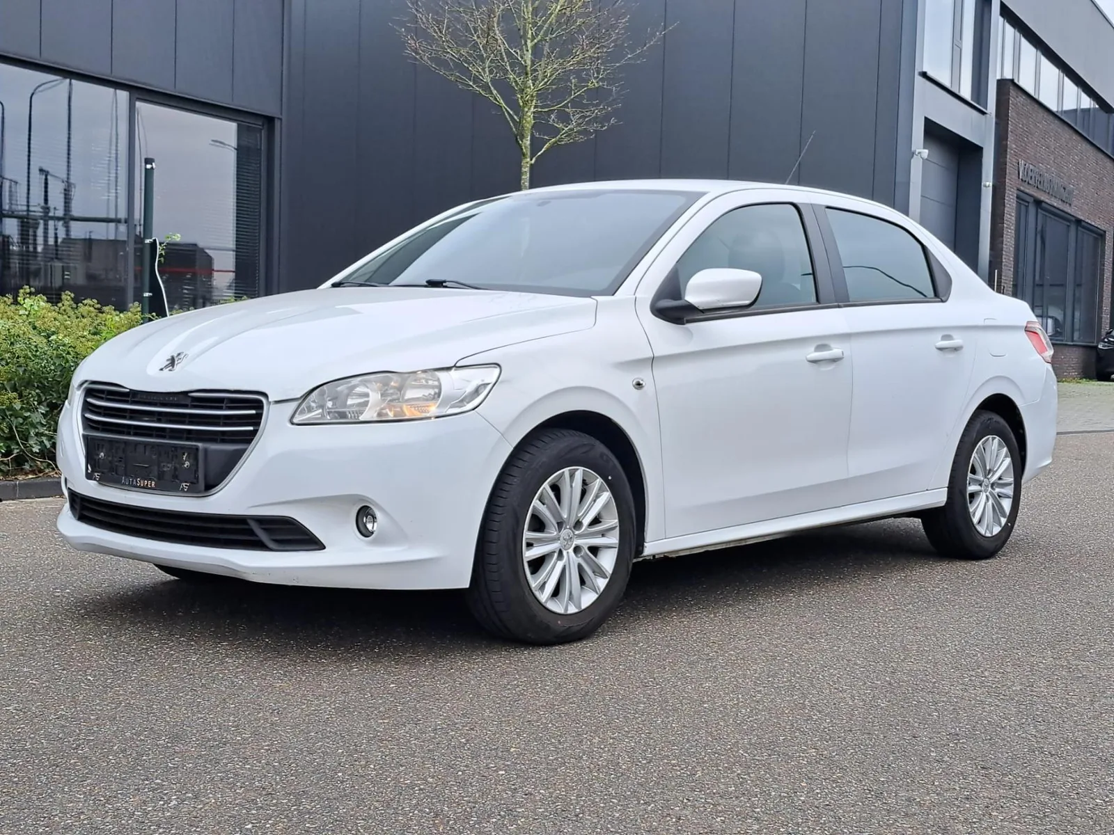 Peugeot 301 (2013) — foto 1